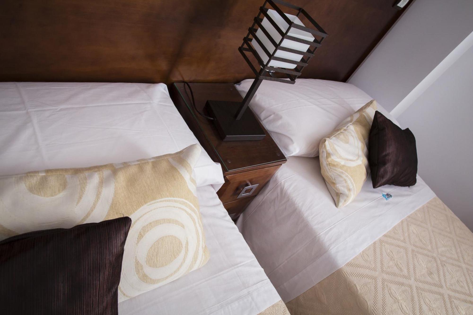 Apartamentos Casa De La Lonja Granada Room photo